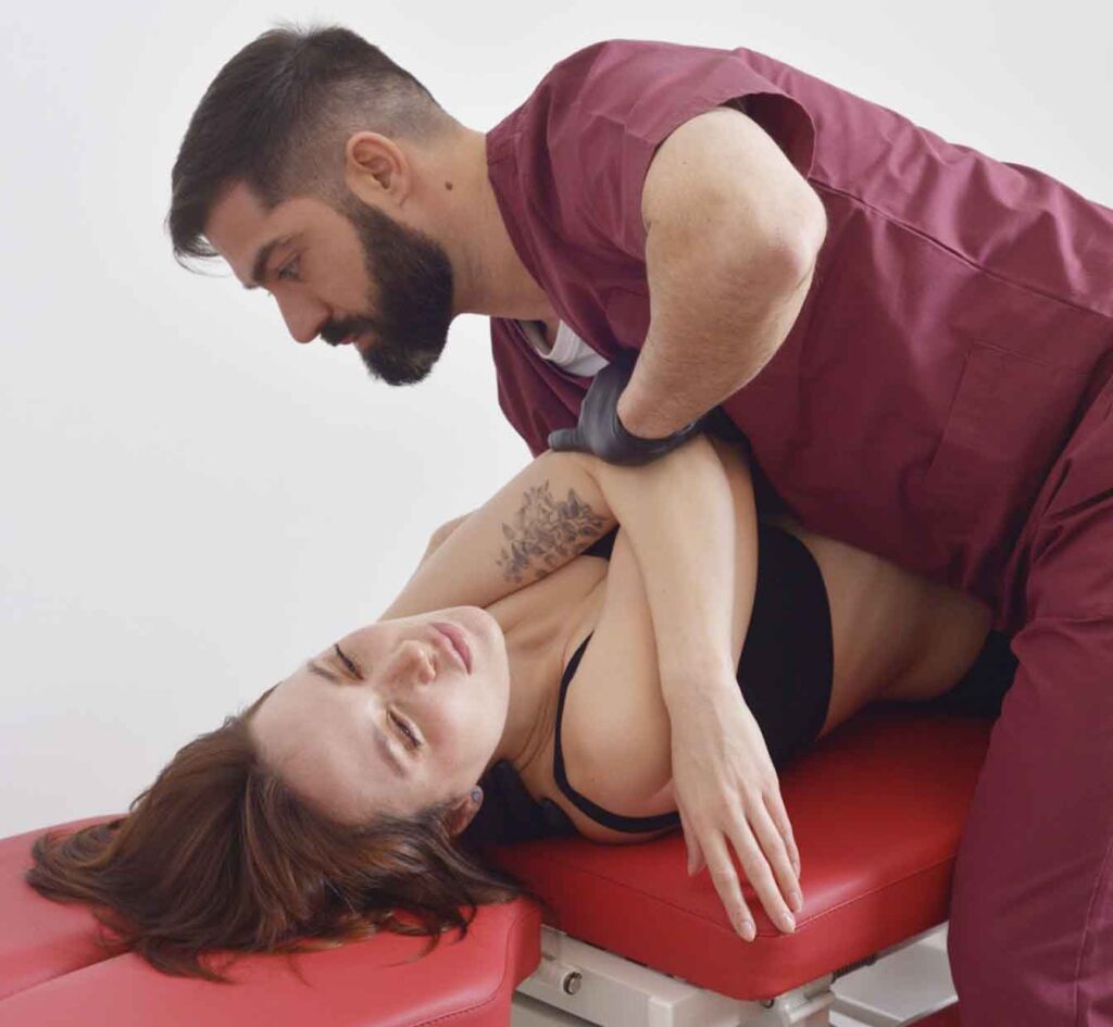 Osteopatia per adulti a Roma, trattamento per dolori articolari, muscolari e posturali